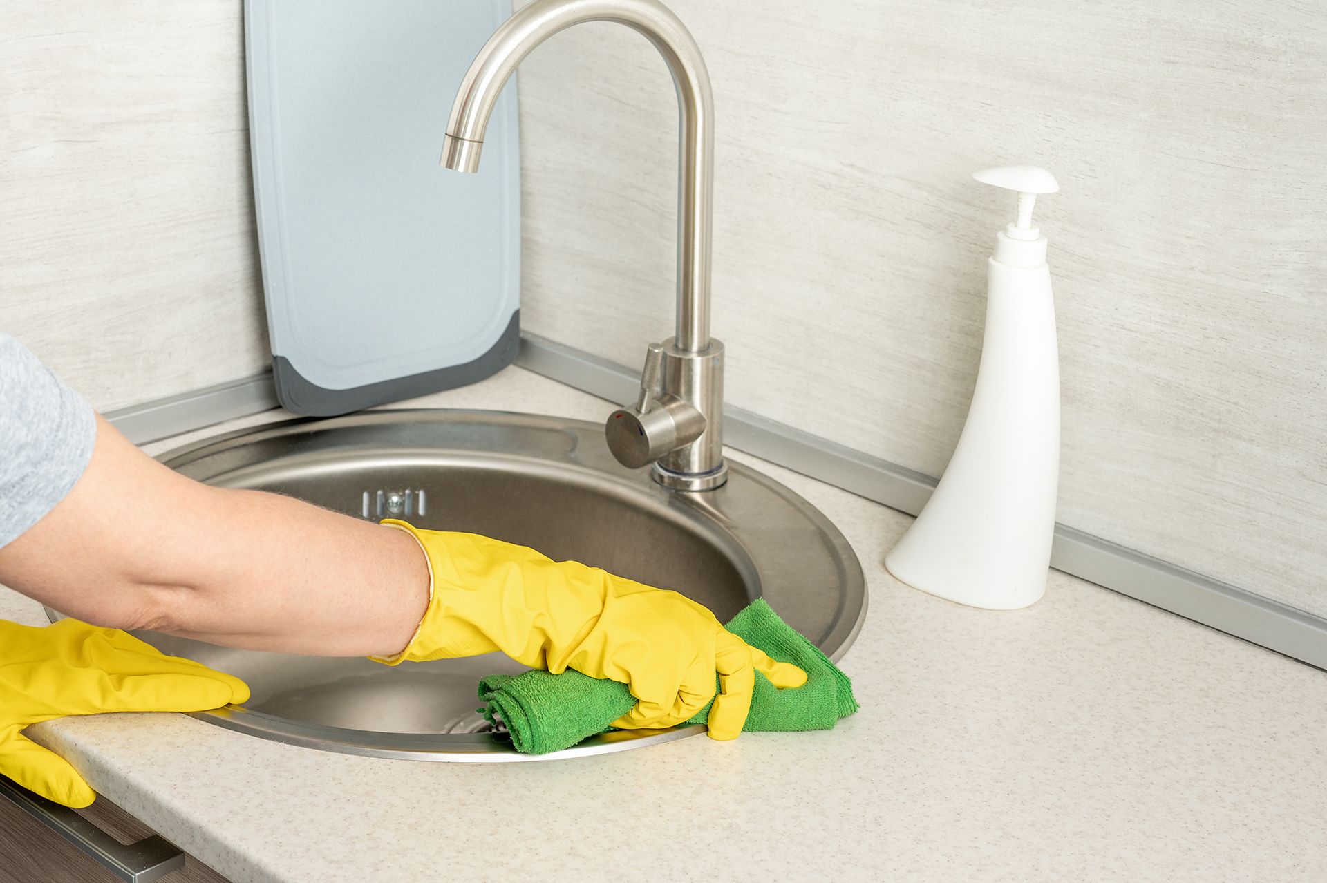 Cleaning Kitchen Sink