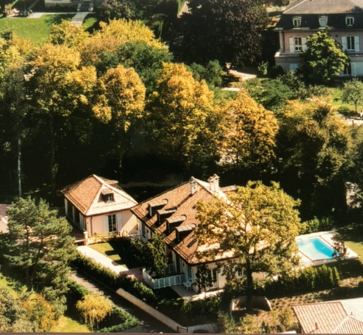Construction d'une villa genevoise vue drone
