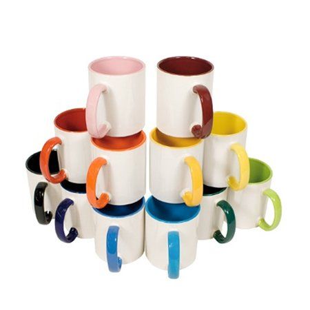 pile de mugs colorés