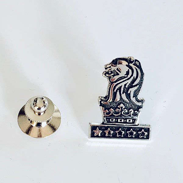 pins lion