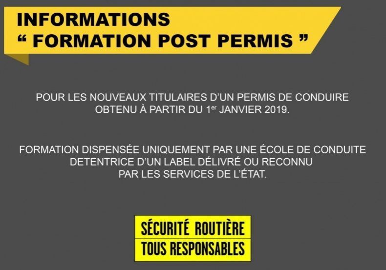 Un panneau jaune qui dit information formation post permis