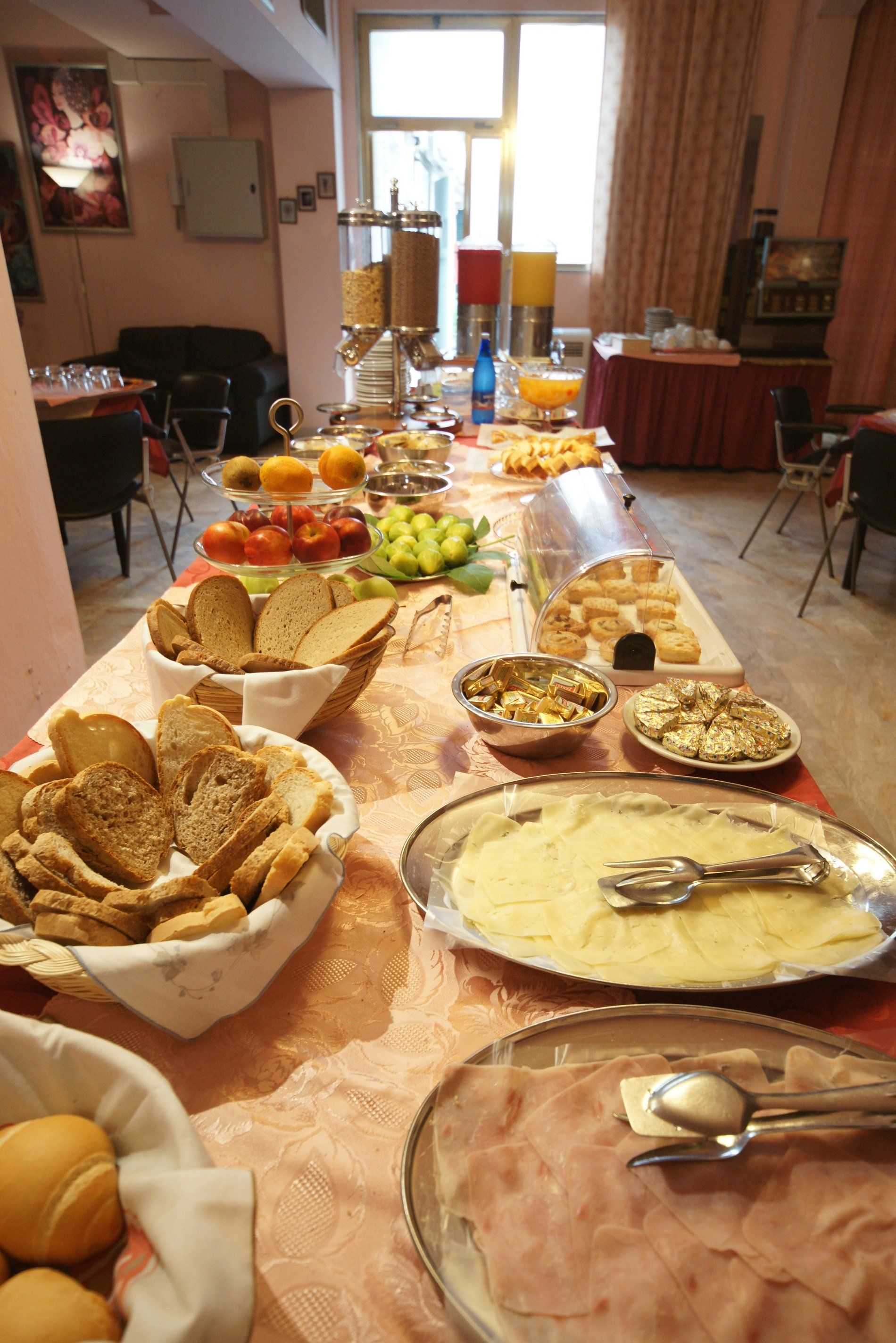 hotel with continental breakfast