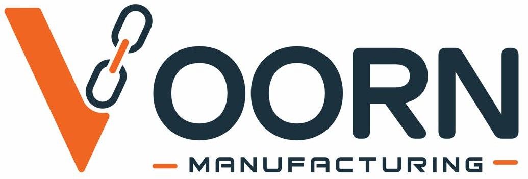 Logo voor Voorn Manufacturing met een gestileerde oranje 'V' met een schakelketting, gevolgd door 'VOORN MANUFACTURING'.