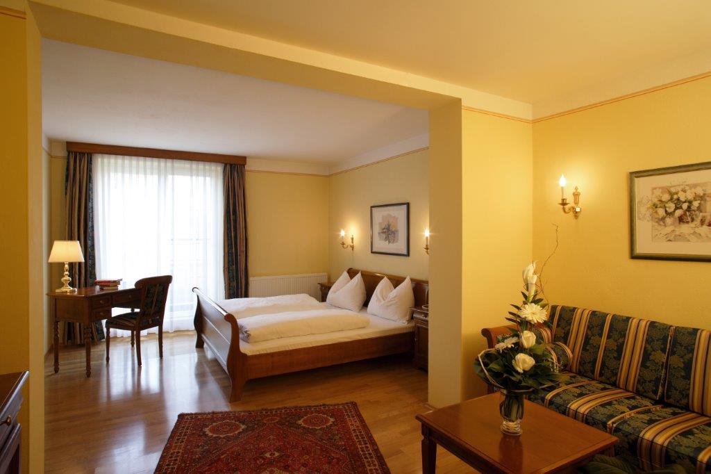 Zimmer mit Hotelbett