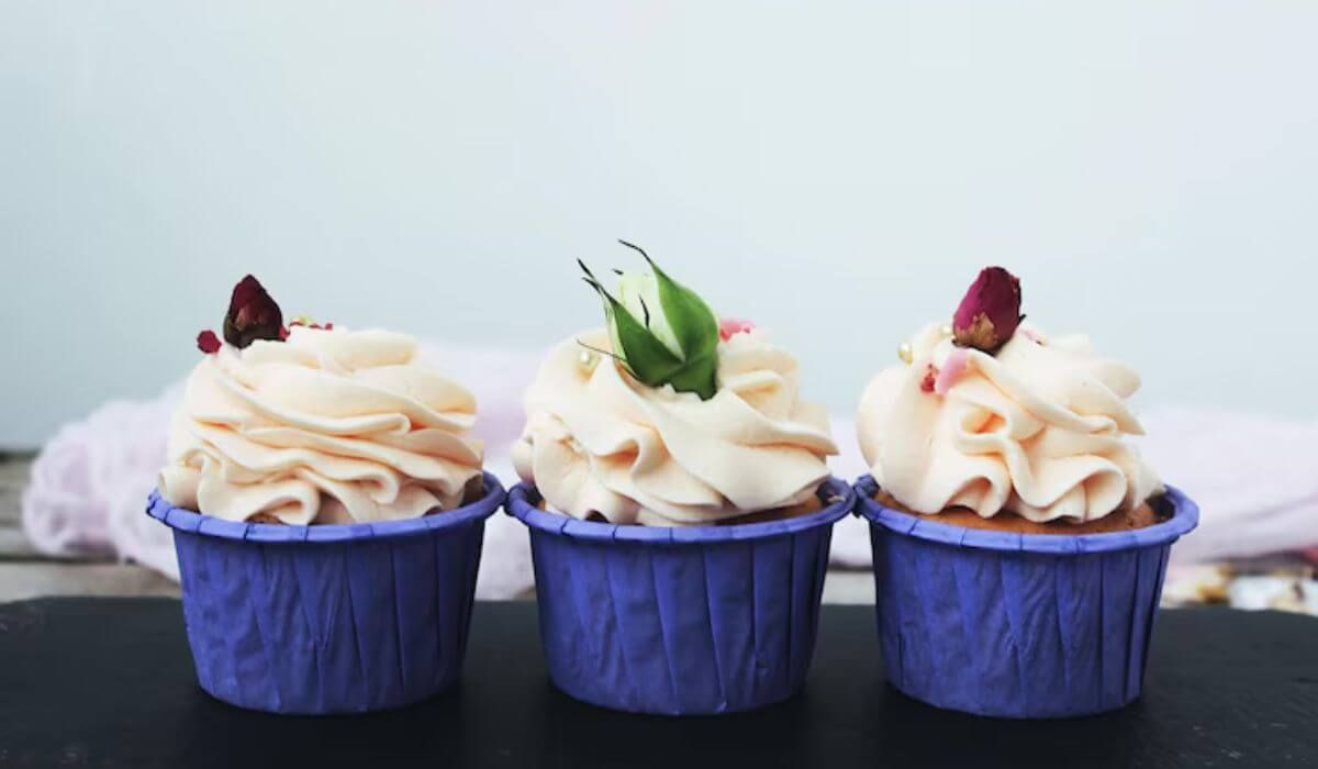 Classic swirl-topped vanilla with birthday toppers