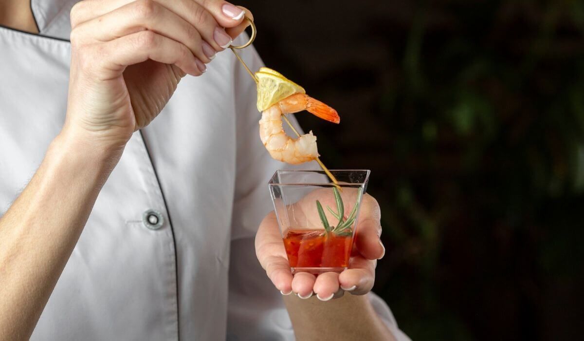 Passed canapé service