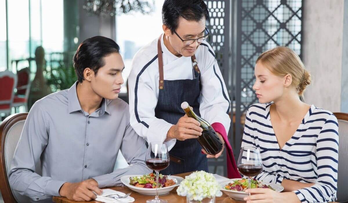 chef preparing dishes
