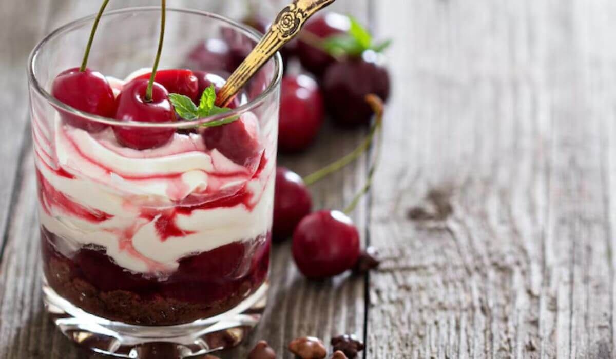 cherry chocolate dessert pot