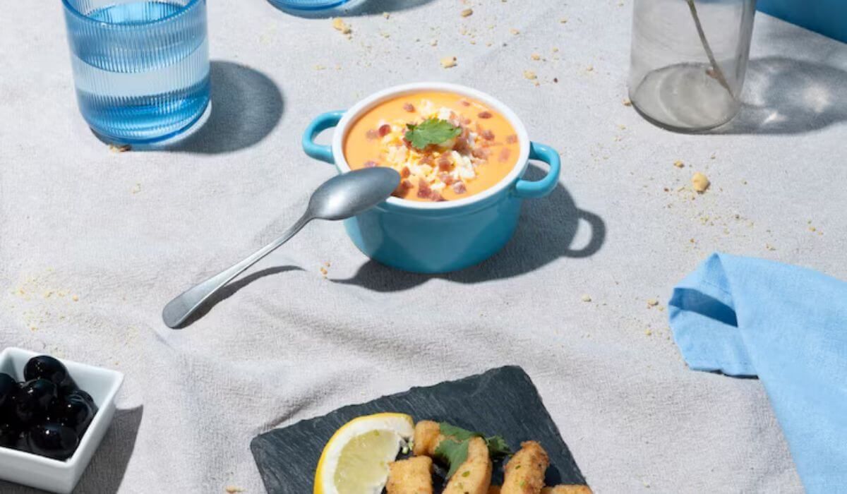 minimalist food styling
