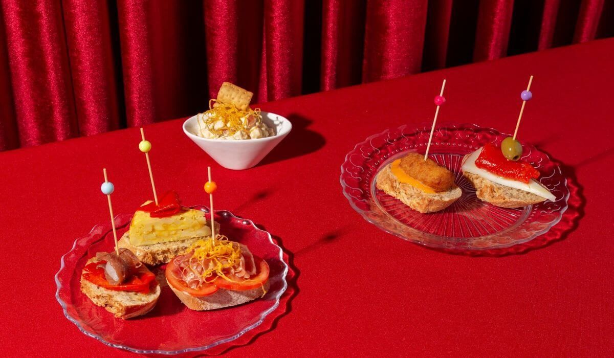 Finger Food vs Canapés: Choosing the Best for Your Event