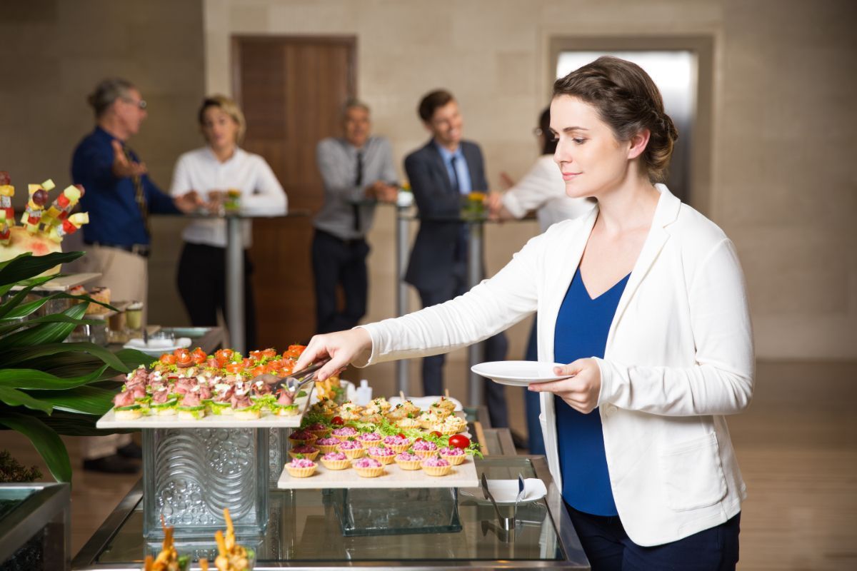 Tips for Organizing Catering for 100 People