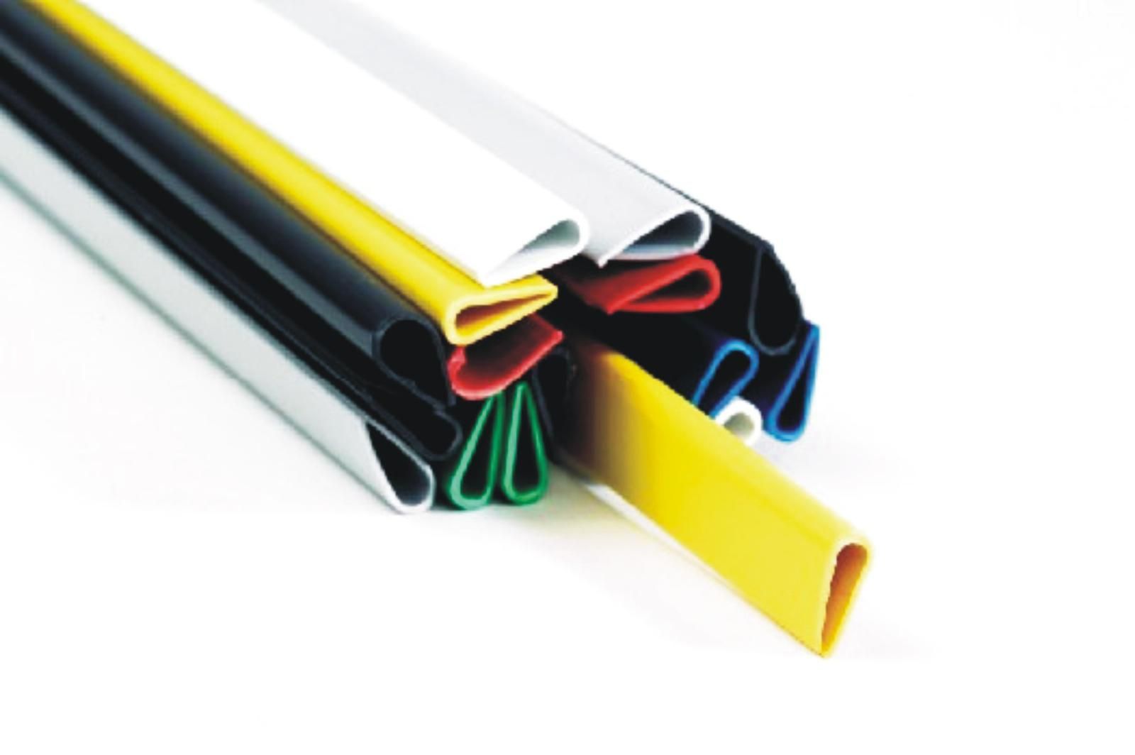 Tre timbri autoinchiostranti: nero, grigio e rosso, disposti su una superficie bianca.