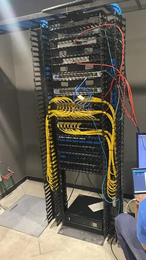 INTEGRACIÓN DE SISTEMAS EN CABLEADO ESTRUCTURADO, S.A. DE C.V.