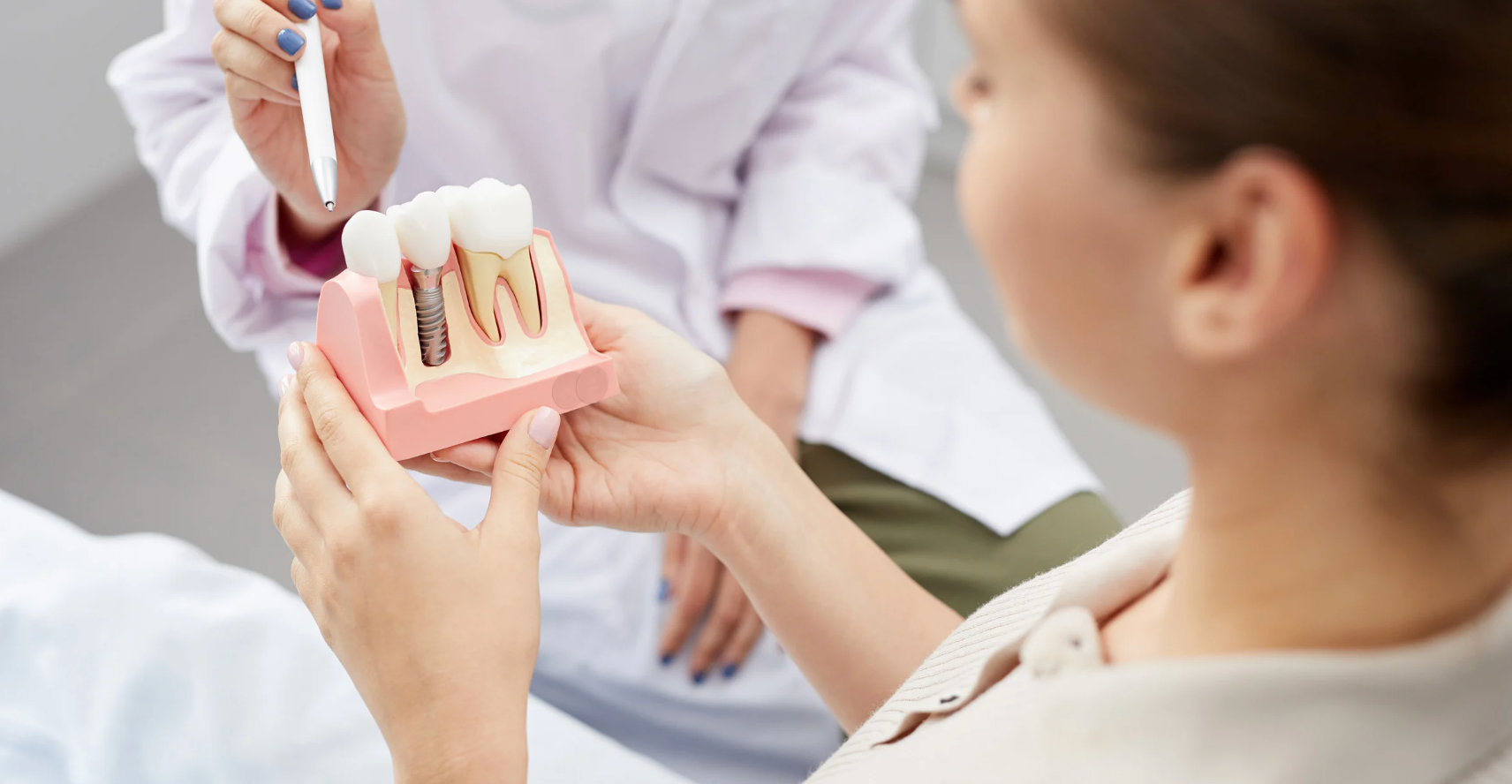 How to Choose the Right Implant Dentist for Your Needs