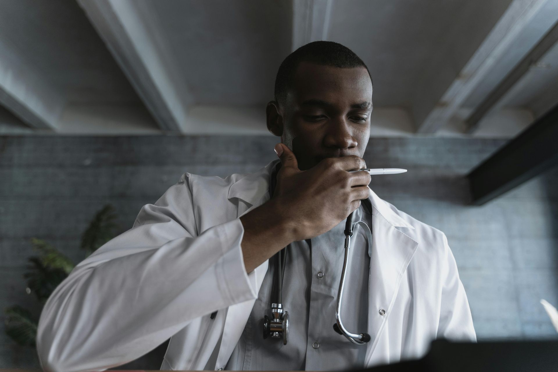 Medical doctor getting ready to document a patient chart