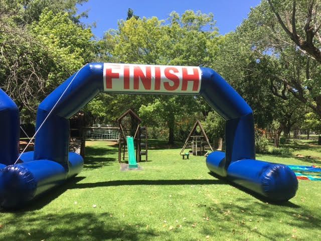 A blue inflatable archway with the word finish on it