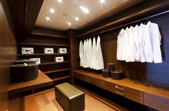 walk-in wardrobe