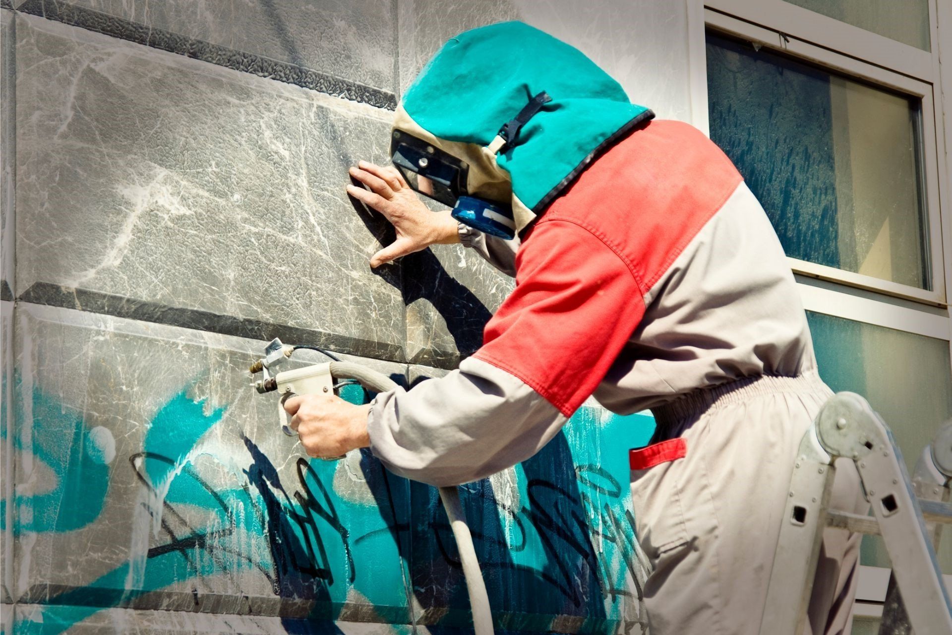 Pulizia e rimozione graffiti