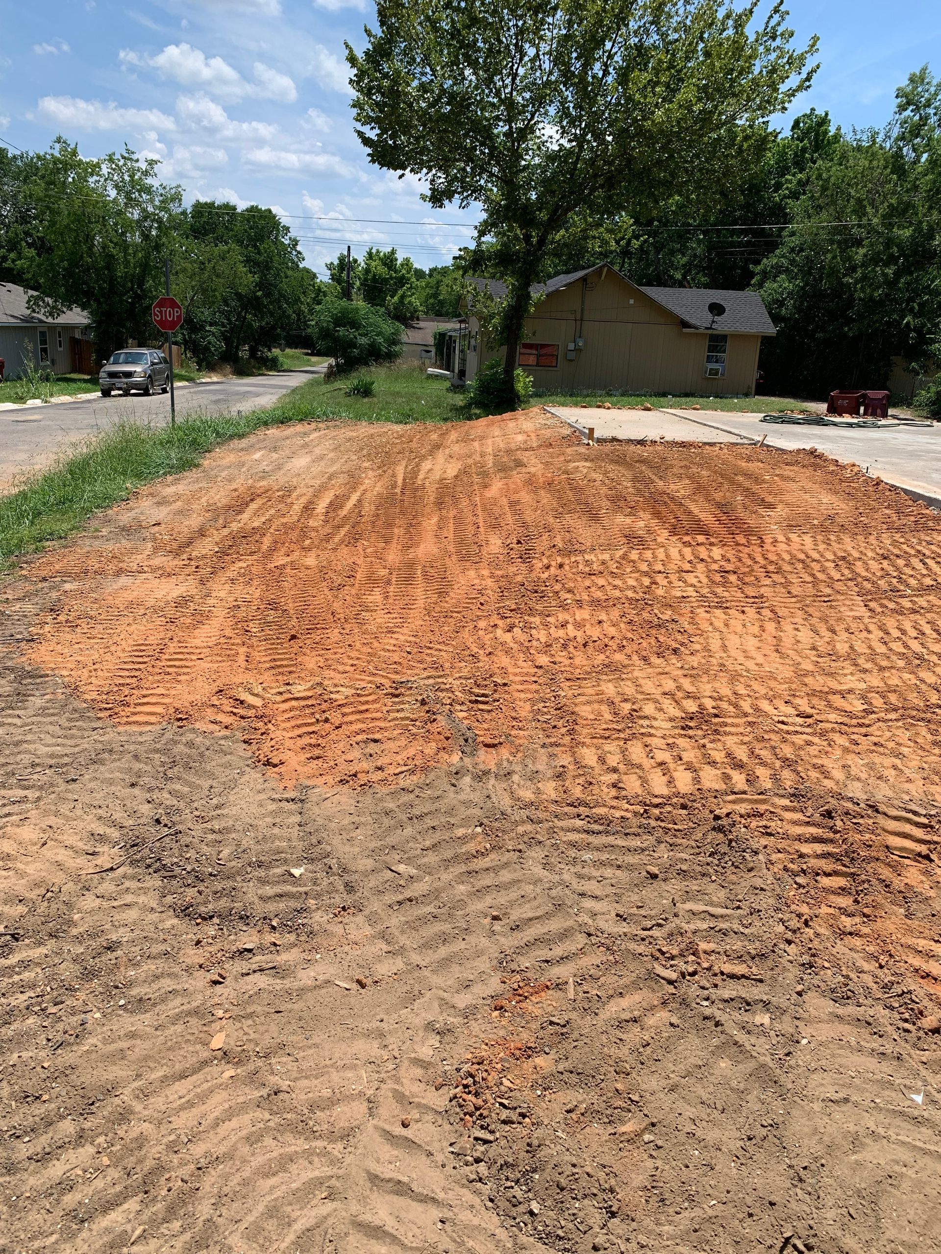 off duty land management
house pad
select fill
john deere 325G