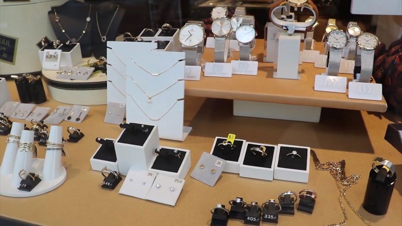 Schmuckausstellung bei Juwelier Wiebe Woudstra