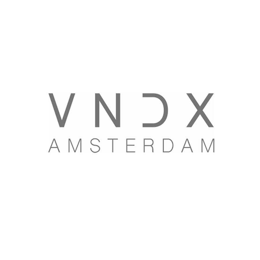 Ein Logo für VNX Amsterdam auf weißem Hintergrund.