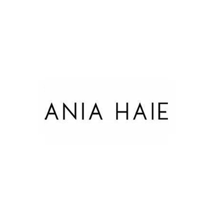 Das Logo von Ania Haie ist ein schwarz-weißes Logo auf weißem Hintergrund.