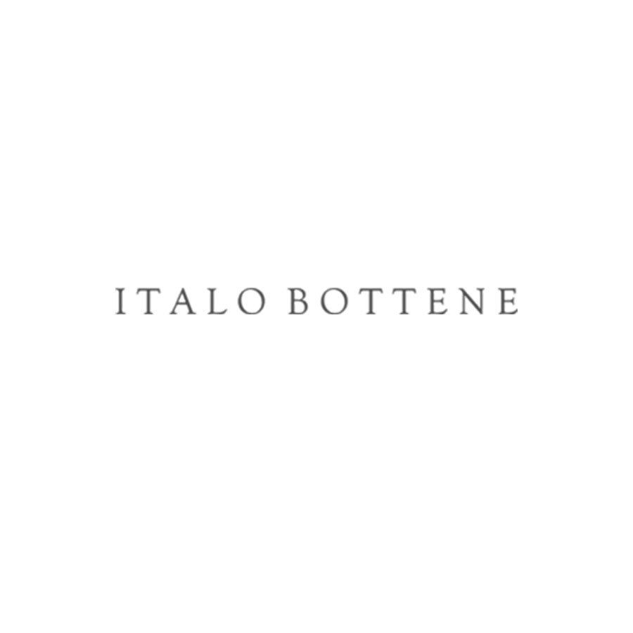 Das Logo von Italo Bottene ist auf weißem Hintergrund.