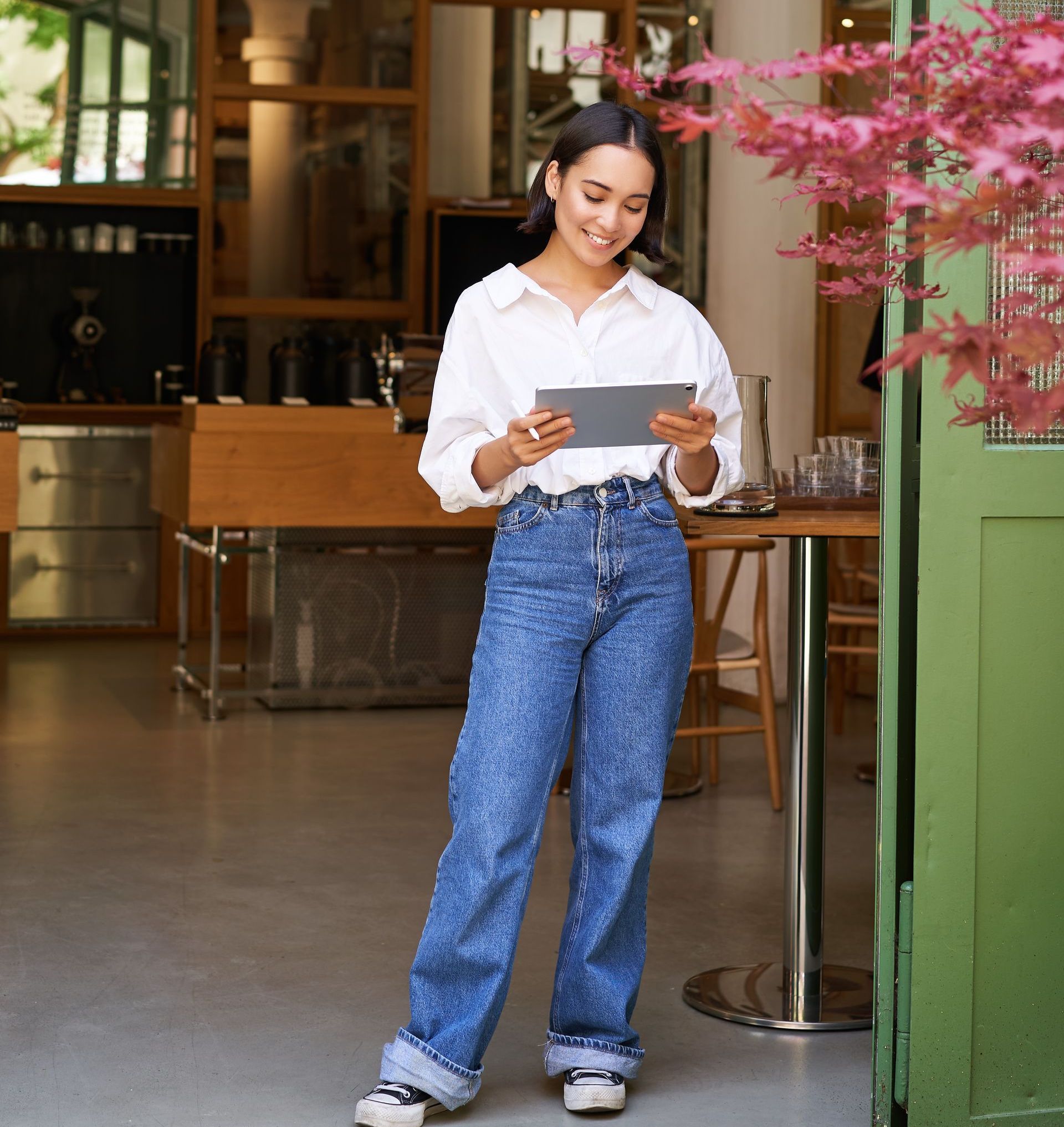 A guest standing at the door of a Front Waitlist restaurant is using a Front Waitlist iPad to join waitlist.