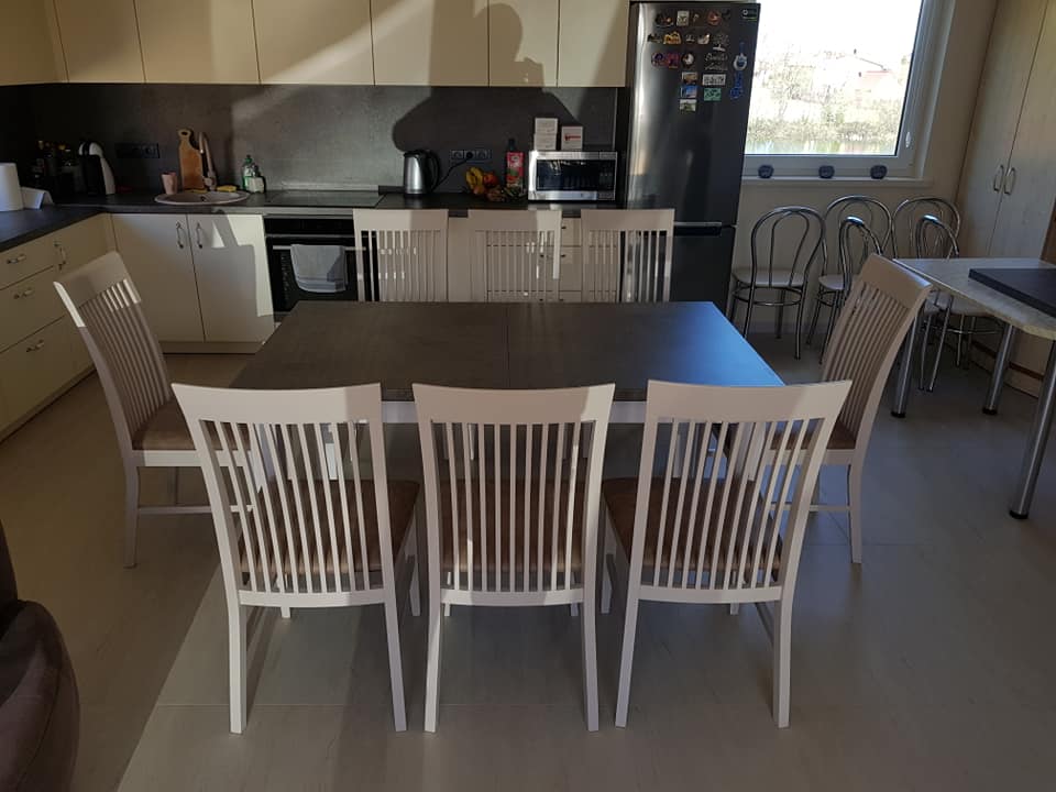 mediniai vidaus baldai