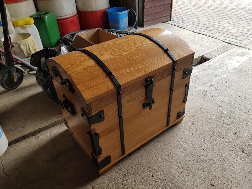 mediniai vidaus baldai