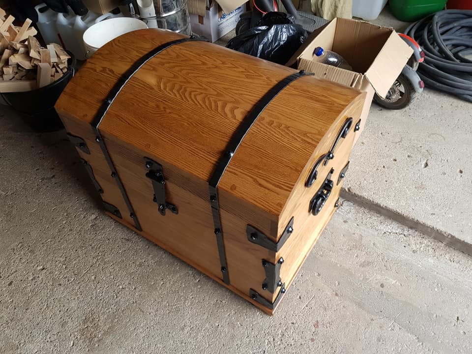 mediniai vidaus baldai