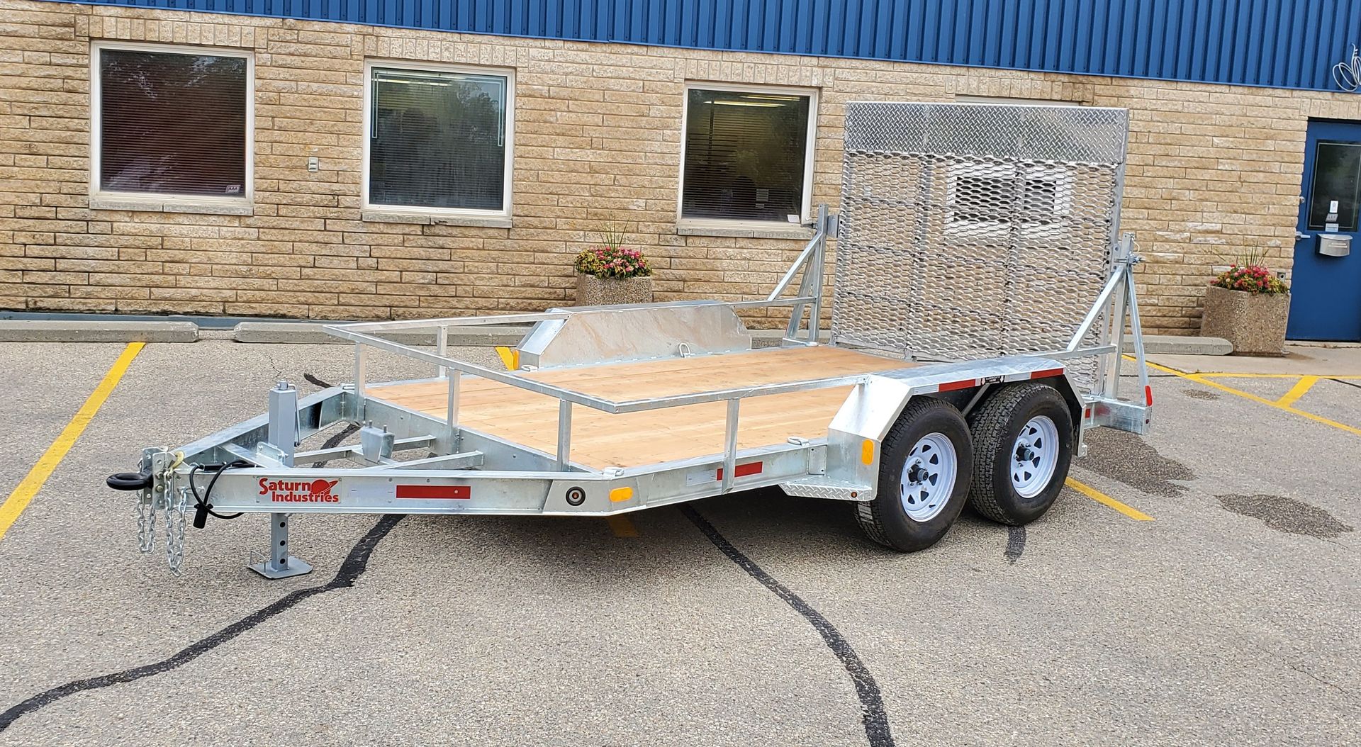 Saturn Industries - Deck Between Trailers