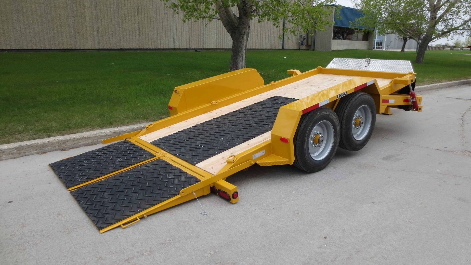 Saturn Industries - Hydraulic Tilt Trailers
