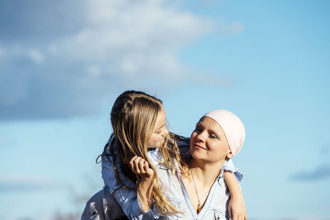 donna con cancro insieme alla propria bambina