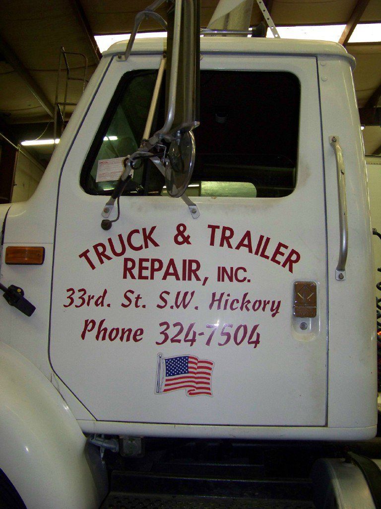 Truck And Trailer Business Logo — Hickory, NC — Truck & Trailer Repair