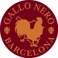 El logo de Gallo Nero Barcelona tiene un gallo.