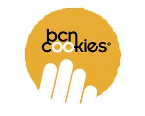 Un logotipo para bcn cookies con una mano sosteniendo una galleta.