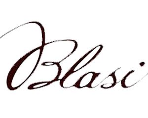 La palabra blasi está escrita en cursiva sobre un fondo blanco.