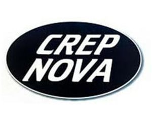 Un cartel ovalado negro que dice Crep Nova.