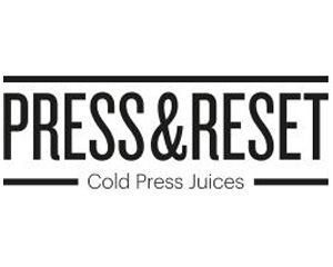 El logotipo de Press & Reset Cold Press Juices es en blanco y negro.