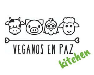 El logo de Veganos en Paz Kitchen muestra una vaca, un cerdo, un pollo y una oveja.