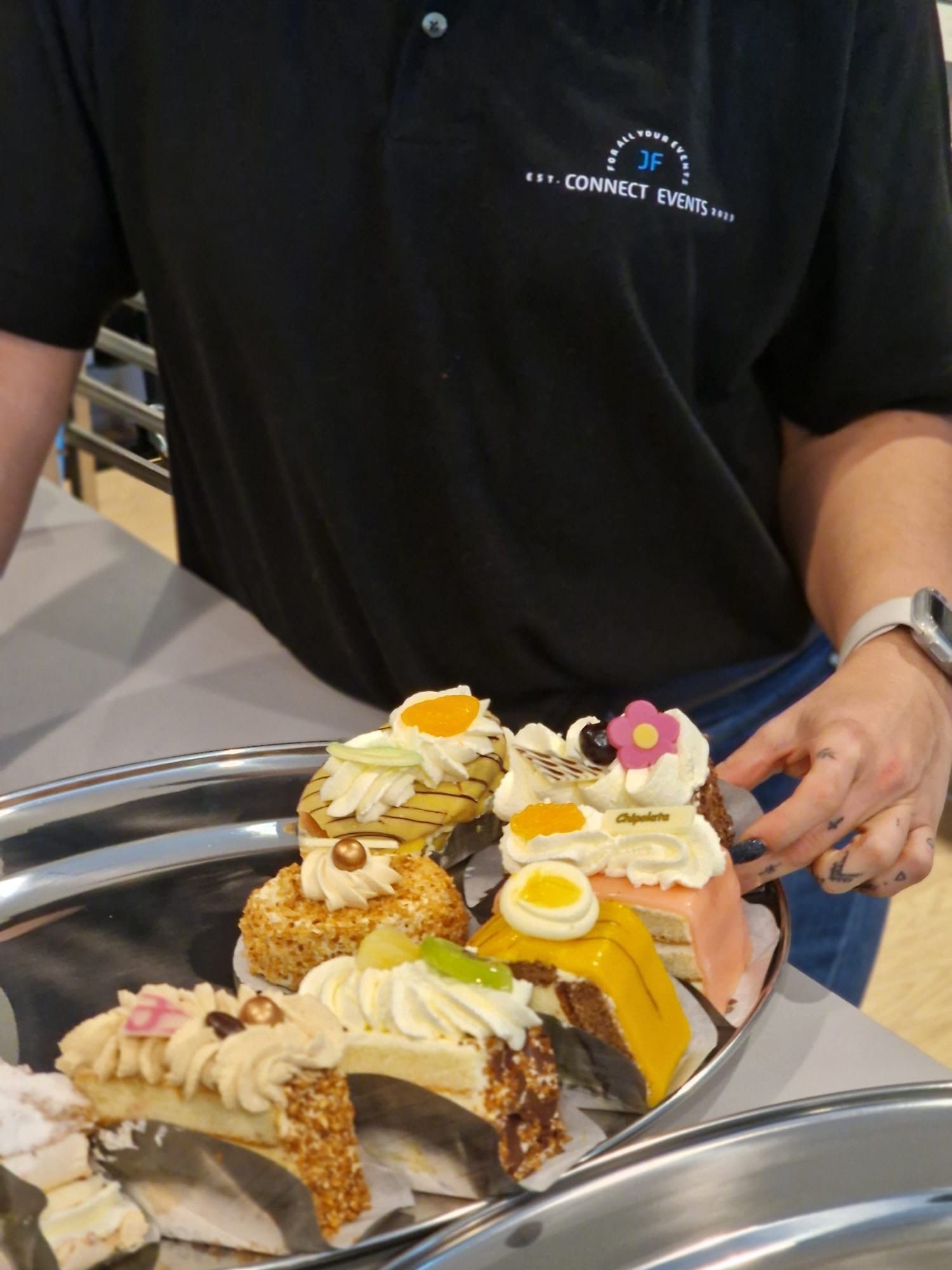 Gebakjes horen bij een feestje