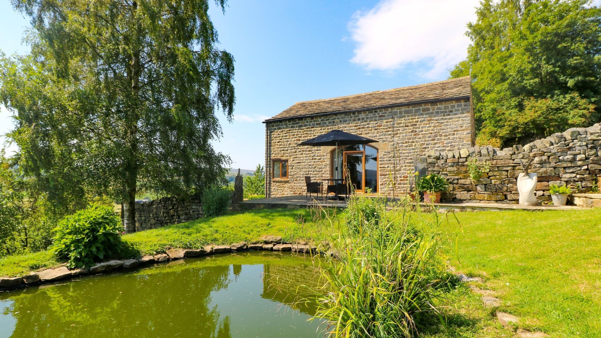 Planning a visit to Stump Cross Caverns? Discover 5 beautiful Yorkshire Dales holiday cottages 
