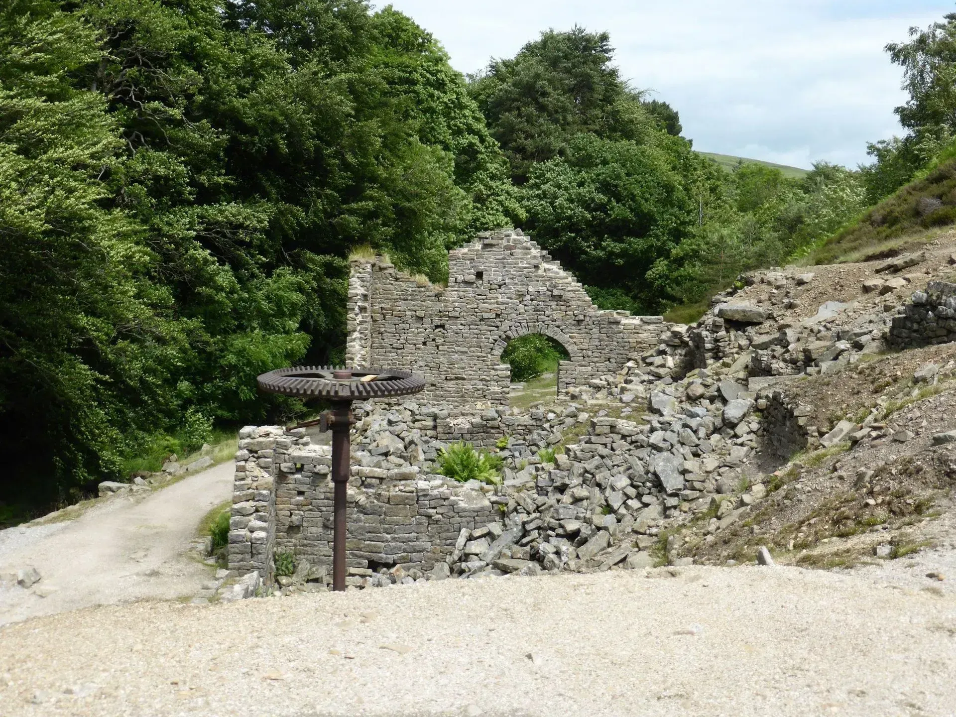 Prosperous lead mine from Pateley Bridge, https://twodogsandanawning.co.uk/pateley-bridge-lead-mines-braithwaite-moor/