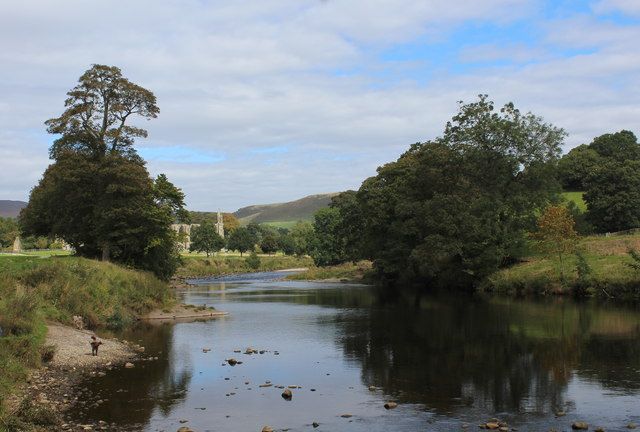 Picture of River Wharfe heading towards Bolton Priory.