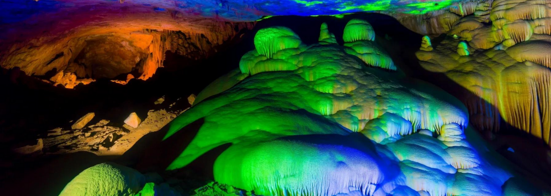 Picture of UV rocks at Stump Cross Caverns. Picture of UV rocks at Stump Cross Caverns.