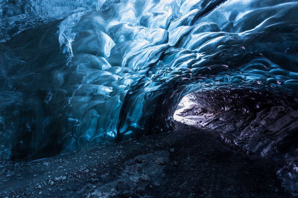 Picture of the crystal cave at Vatnajökull National Park 