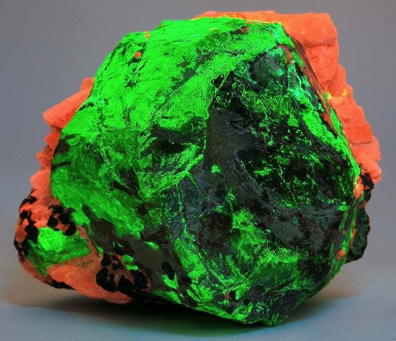 Picture of Willemite crystal at Sterling Hill Mine, Ogdensburg.