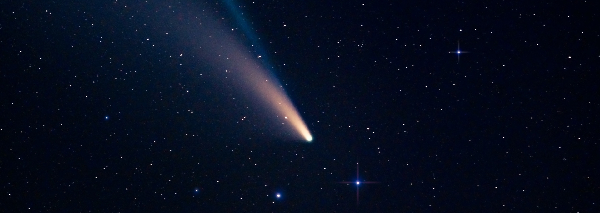 Picture of a comet with a streaming tail. Picture of a comet with a streaming tail.