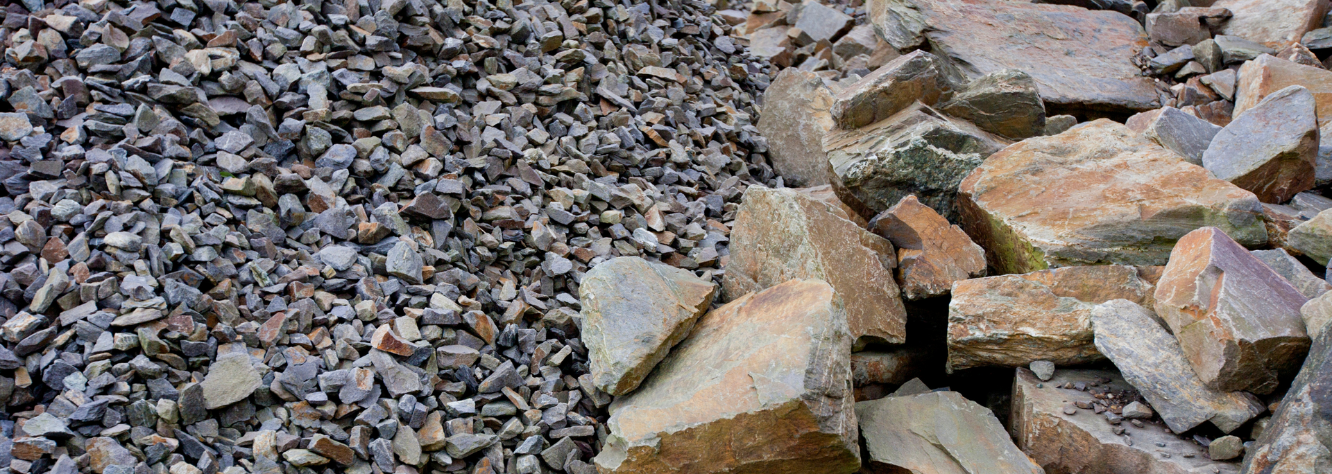 Picture of a mix of rocks of different sizes.
